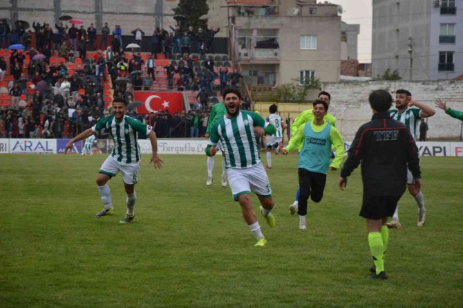 Salihli Belediyespor Uzatmada Bal’a Tutundu