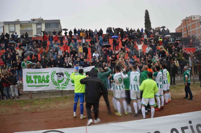 Salihli Belediyespor Uzatmada Bal’a Tutundu