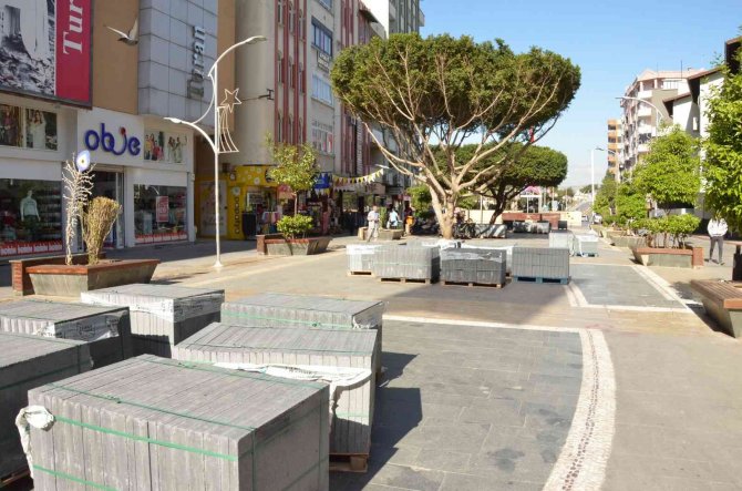 Büyükşehir Belediyesi, Tarsus Yarenlik Alanına ‘Kent Meydanı’ Yapıyor