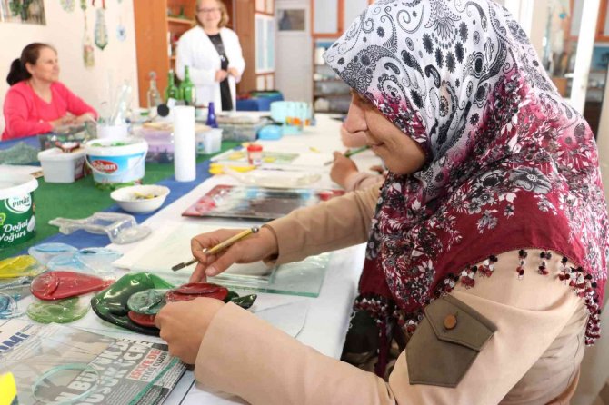 Bu Atölyede Atıklar Sanata Dönüşüyor