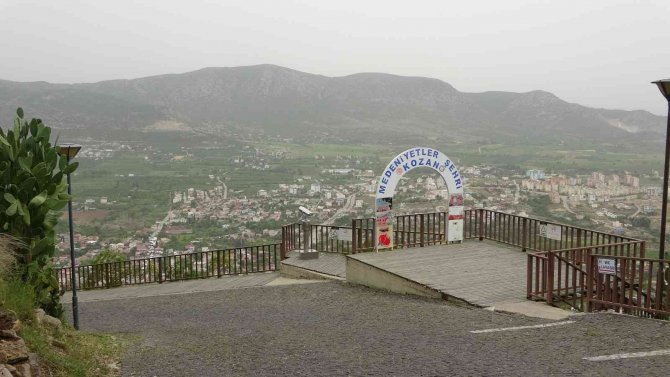 Kozan’da Toz Bulutu Etkili Oldu