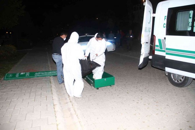 Ev Arkadaşını Çekiçle Öldüren Şahıs Tutuklandı