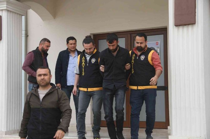 Ev Arkadaşını Çekiçle Öldüren Şahıs Tutuklandı