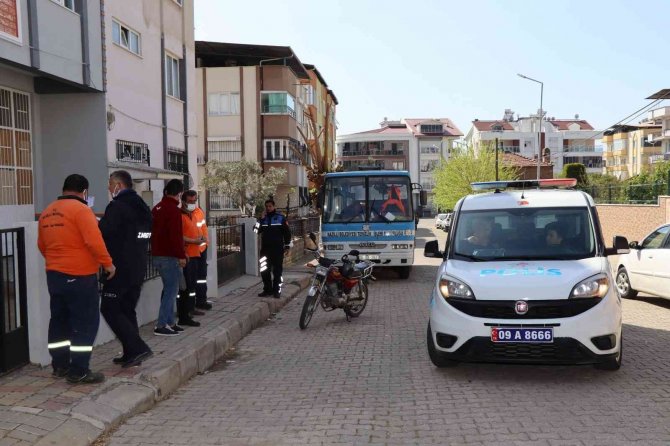 Nazilli’deki Evden 4 Kamyon Çöp Çıktı