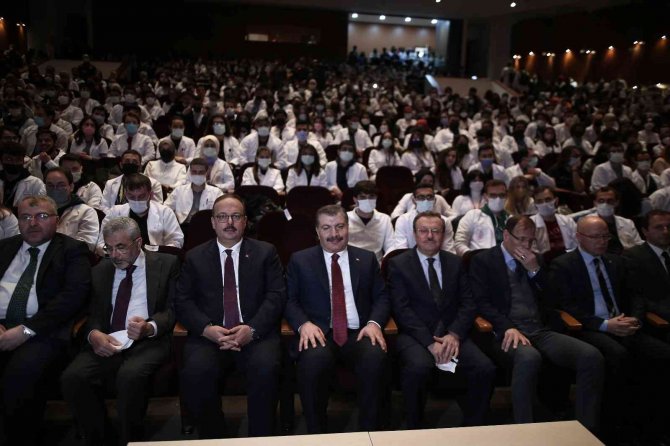 Sağlık Bakanı Koca: "Hekimlere Şiddet Uygulayanlar Tutukevine Sevk Edilecek"