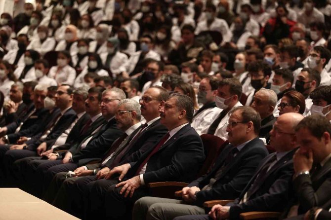 Sağlık Bakanı Koca: "Hekimlere Şiddet Uygulayanlar Tutukevine Sevk Edilecek"