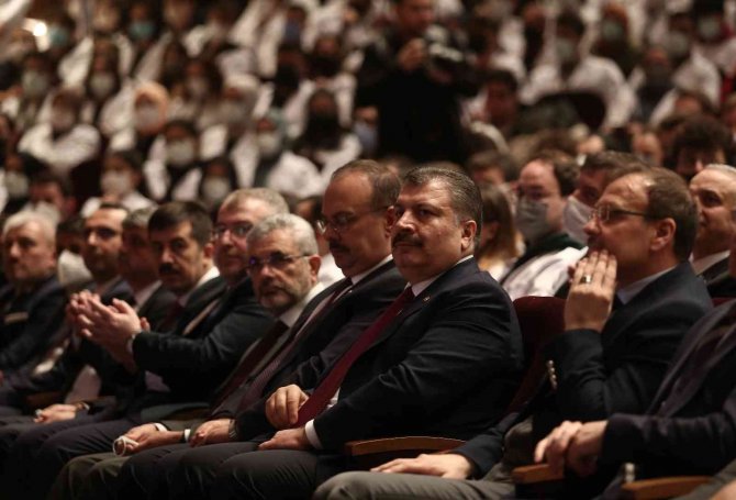 Sağlık Bakanı Koca: "Hekimlere Şiddet Uygulayanlar Tutukevine Sevk Edilecek"