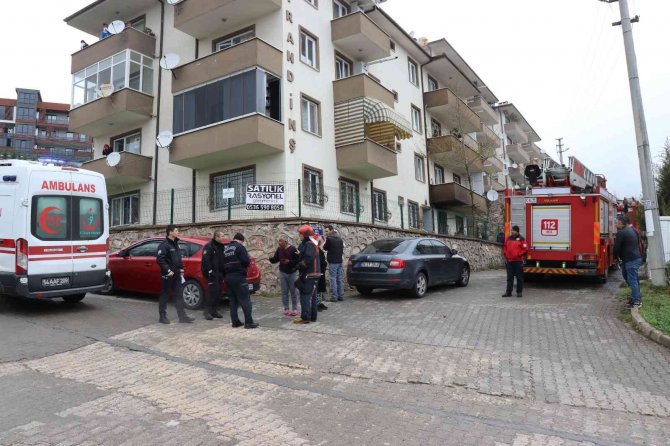 Mumdan Çıktığı İddia Edilen Yangında 1’i Çocuk 4 Kişi Dumandan Etkilendi