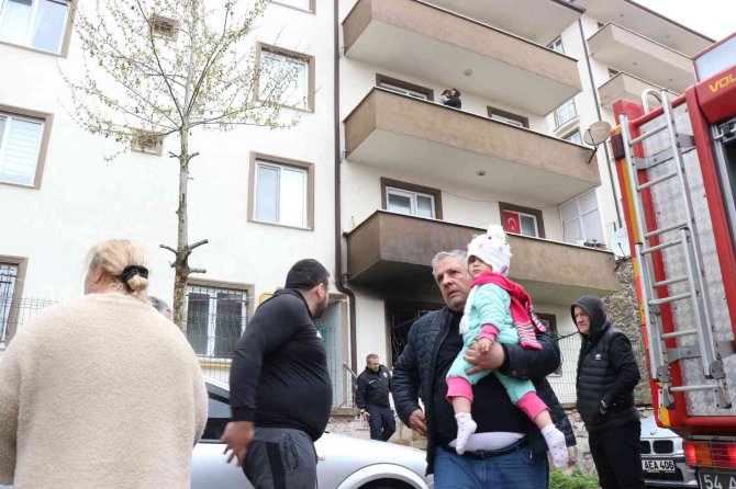 Mumdan Çıktığı İddia Edilen Yangında 1’i Çocuk 4 Kişi Dumandan Etkilendi