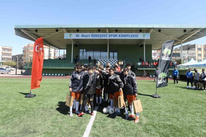 Yeşil Sahada Başarı Parolası: ’’Oku-oyna-zinde Kal’’