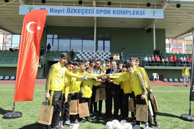 Yeşil Sahada Başarı Parolası: ’’Oku-oyna-zinde Kal’’