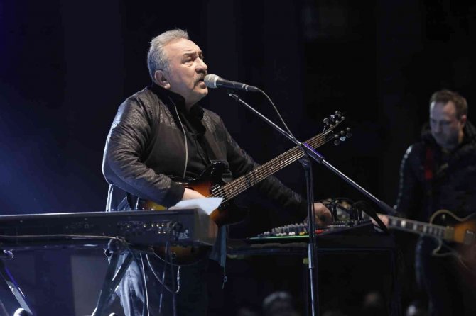 Muazzez Ersoy Ve Ümit Besen Sincan’da Konser Verdi