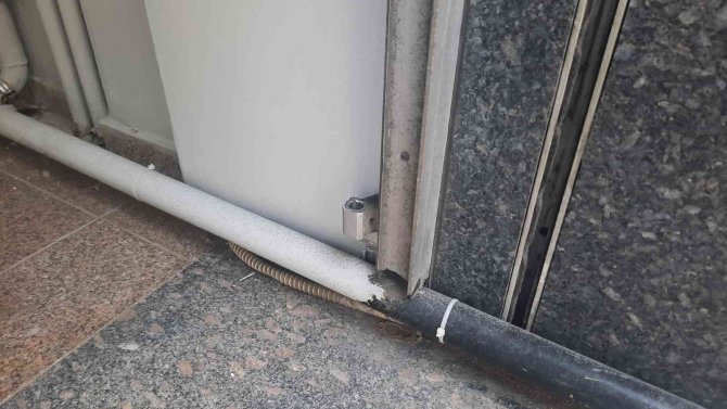 Şişli’nin Göbeğinde İlginç Hırsızlık: Apartmanın Giriş Kapısını Söküp Çaldı