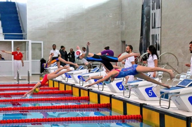 Yüzmede Vize Yarışları Sona Erdi