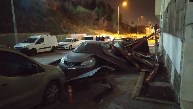 Sivas’ta Fırtına Hayatı Felç Etti