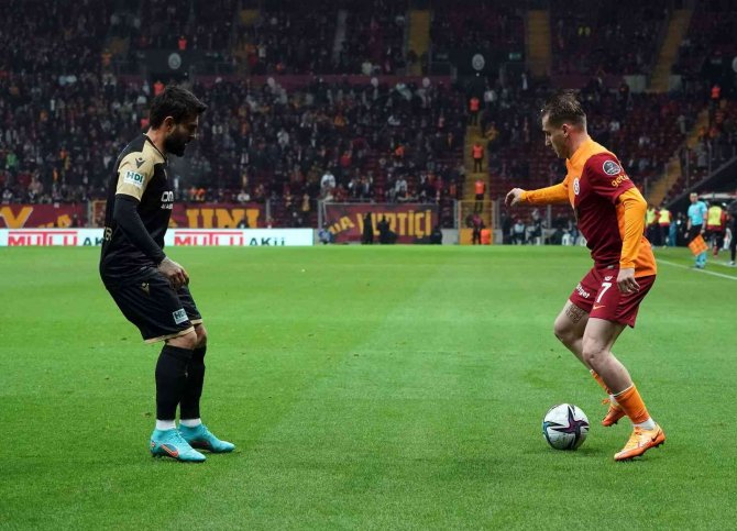 Spor Toto Süper Lig: Galatasaray: 0 - Yeni Malatyaspor: 0 (İ̇lk Yarı)