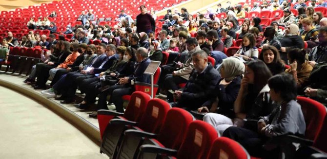 Nevü’de ’Bizim Yunus’ Tiyatro Oyunu Sahnelendi