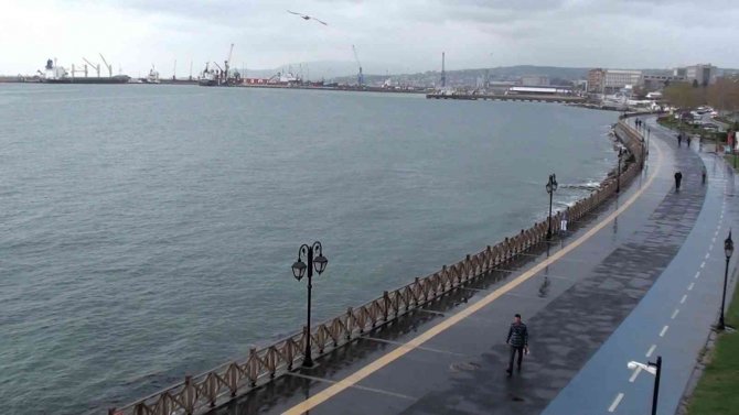 Beklenen Yağmur Etkili Oldu, Tekirdağ Sahili Boş Kaldı