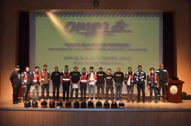 Öğrencilerden Motosiklet Sürücüleri Ve Kuryelere ‘Güvenli Sürüş’ Konferansı
