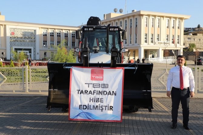 Türkiye Belediyeler Birliği’nden Cizre Belediyesine Kepçe Hibe Edildi