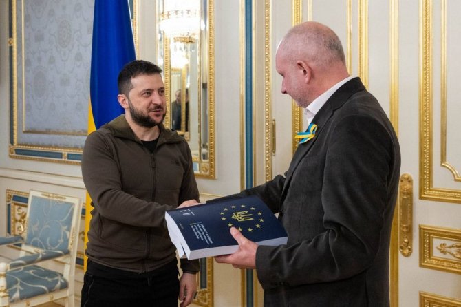 Ukrayna, Ab Üyeliği İçin Gerekli Olan Anketi Teslim Etti
