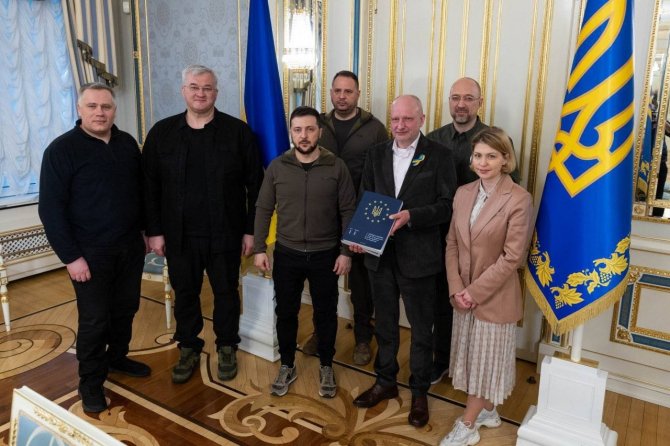 Ukrayna, Ab Üyeliği İçin Gerekli Olan Anketi Teslim Etti