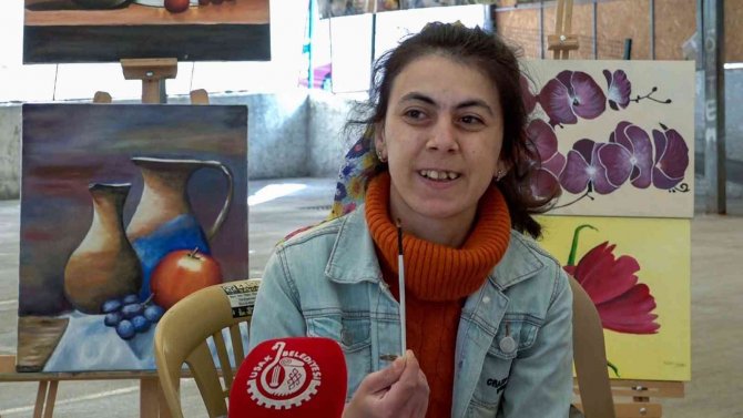 Serebral Palsi Hastası Kübra, Resim Yeteneğini Usmek’te Geliştiriyor