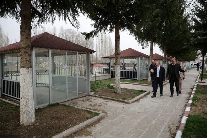 Vali Epcim, Arpalı’da Yatırım Alanlarını Dolaştı Esnafları Ziyaret Etti