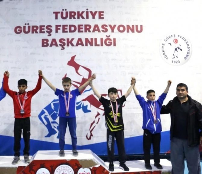 Yunusemreli Güreşçilerden İki Türkiye Derecesi