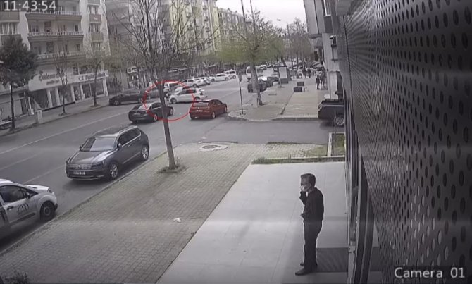 Kontrolsüz Dönüşün Zincirleme Kazayla Sonuçlandığı Kaza Anı Kamerada