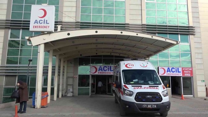 Otomobilin Çarptığı 12 Yaşındaki Çocuk Ağır Yaralandı