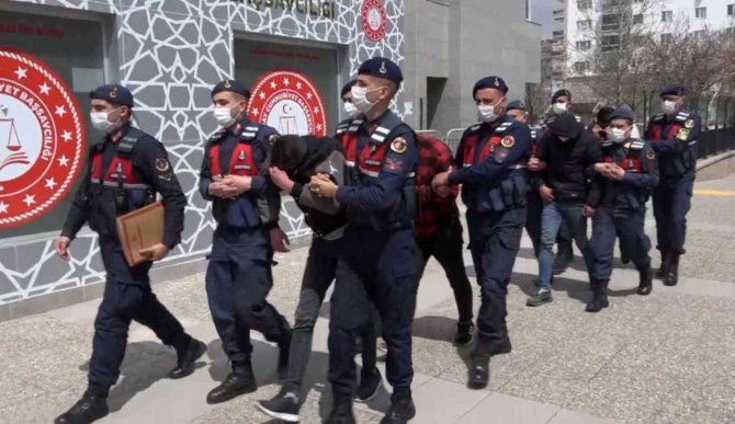 Jasat, 400 Bin Liralık Malzeme Çalan Hırsızları 4 Saatte Malzemelerle Yakaladı
