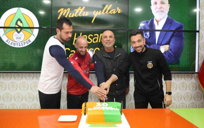 Alanyaspor, Başkan Çavuşoğlu’nun Doğum Gününü Kutladı