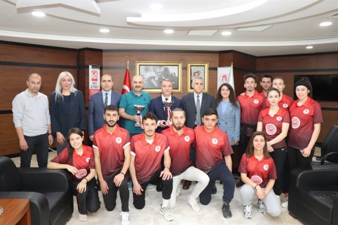 Amasya Üniversitesi Ayak Tenisinde Şampiyon