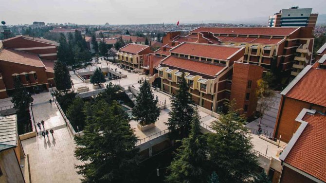Öğrenci Odaklı Anadolu Üniversitesi Kütüphanesi 7/24 Hizmet Veriyor