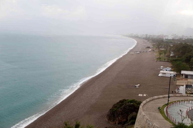 Antalya’da Bahar Yağmuru Sürprizi
