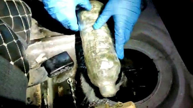 Koltuğun Altındaki Gizli Bölmeden Uyuşturucu Çıktı
