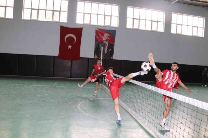Amasya Üniversitesi Ayak Tenisinde Şampiyon