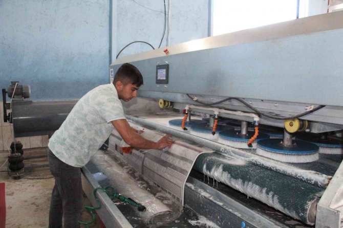 Siirt’te Halı Yıkamacılarda Bayram Yoğunluğu