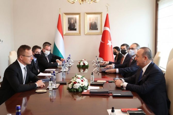 Bakan Çavuşoğlu’ndan İ̇sveç’te Kur’an-ı Kerim’in Yakılmasına Tepki