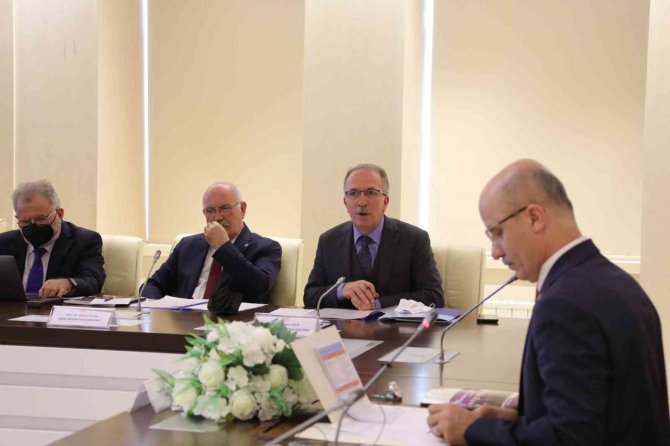 Rektör Uzun, Temel Bilim Programlarının Durumunun Görüşüldüğü Toplantıya Katıldı