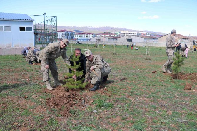 Bingöl’de Jandarma Şehitler Anısına Fidan Dikti