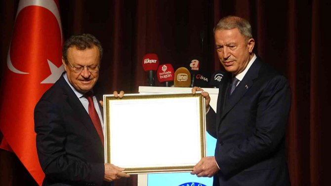 Milli Savunma Bakanı Hulusi Akar: "Terör, Türk Silahlı Kuvvetlerinin İlk Gündem Maddesidir"