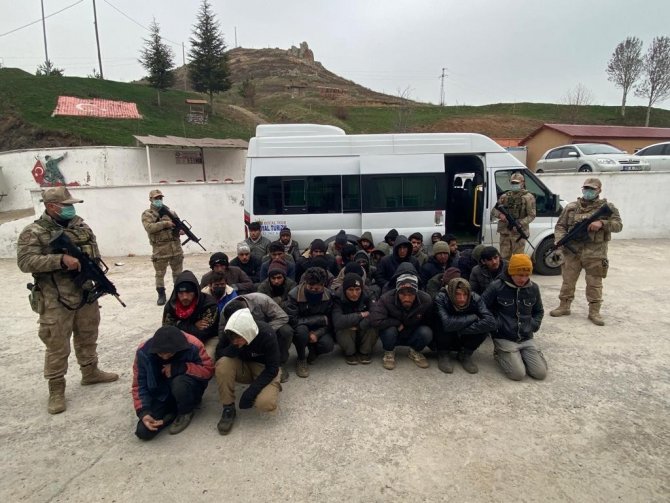 Bitlis’te 110 Göçmen Yakalandı