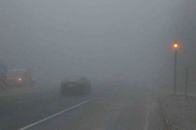 Bolu Dağı Sisle Kaplandı, Görüş Mesafesi 10 Metreye Düştü