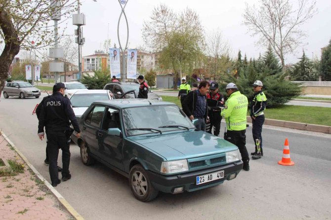 Elazığ’da Asayiş Denetimleri Hız Kesmeden Sürüyor