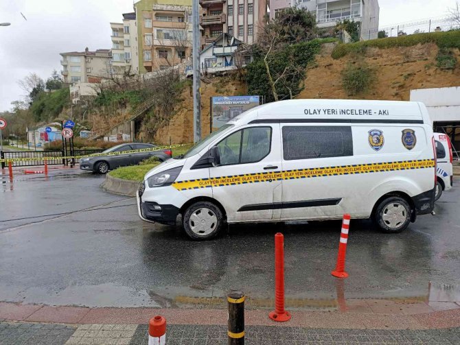 Büyükçekmece’de Sahilde Yürüyen Adama Silahlı Saldırı Kamerada
