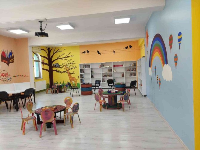 Çanakkale’de Atıl Malzemelerle Geri Dönüşüm Kütüphanesi Kuruldu