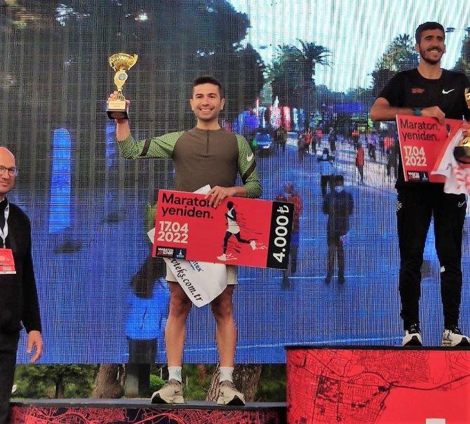 Denizlili Amatör Sporcu İ̇zmir Maratonunun Tozunu Attırdı