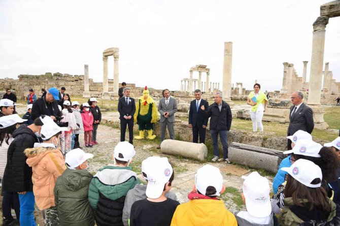 Öğrenciler, Turizm Haftasında Tarihi Yerleri Gezdi